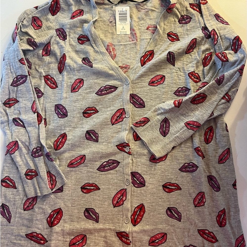 Torrid sz3 Gray Cardigan with Red and Purple Lips NWT
